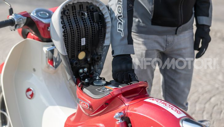 Prova Honda Super Cub C125: caratteristiche, opinioni e prezzi - Foto 11 di 59