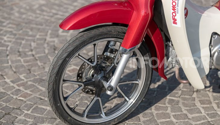 Prova Honda Super Cub C125: caratteristiche, opinioni e prezzi - Foto 17 di 59