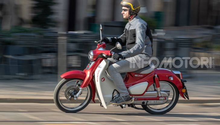 Prova Honda Super Cub C125: caratteristiche, opinioni e prezzi - Foto 47 di 59