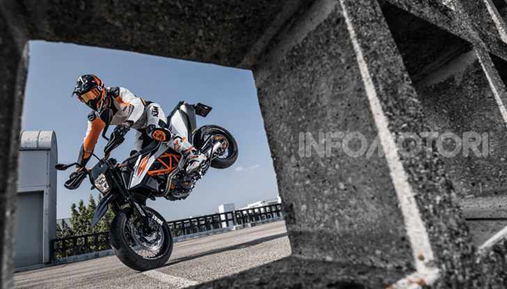 KTM 690 SMC R e KTM 690 Enduro R: le regine del motard e fuoristrada - Foto 5 di 5