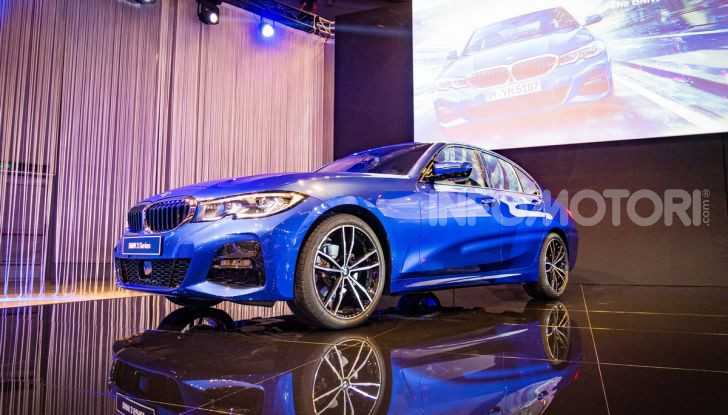 Nuova BMW Serie 3 2019, prova in anteprima, caratteristiche e prezzi - Foto 30 di 38