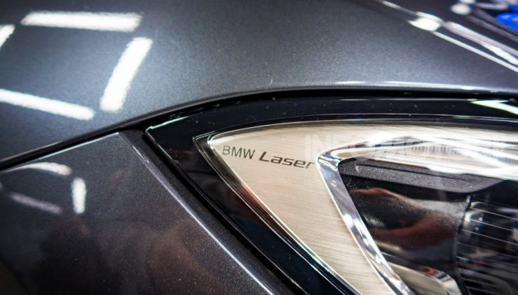 Nuova BMW Serie 3 2019, prova in anteprima, caratteristiche e prezzi - Foto 32 di 38