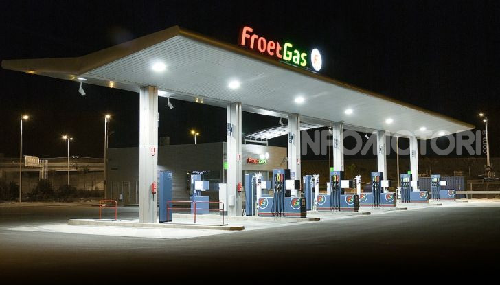 Benzina in Italia e nel mondo: quanta ne compro con uno stipendio? - Foto 3 di 7