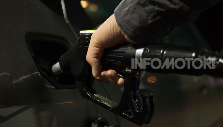 Benzina in Italia e nel mondo: quanta ne compro con uno stipendio? - Foto 6 di 7