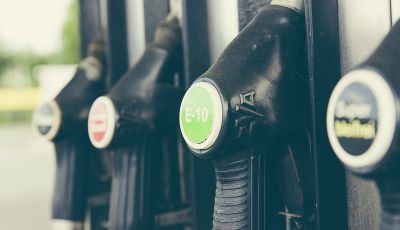 Benzina in Italia e nel mondo: quanta ne compro con uno stipendio?