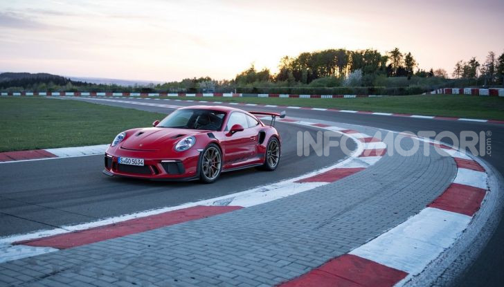 VIDEO: Ferrari 488 Pista contro Porsche GT3 RS e McLaren 600LT - Foto 10 di 13