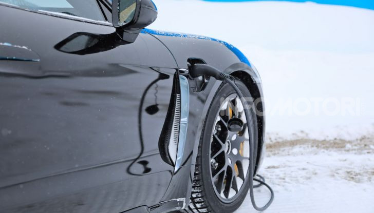 Porsche Taycan, questo il nome della 100% elettrica Mission E - Foto 30 di 38