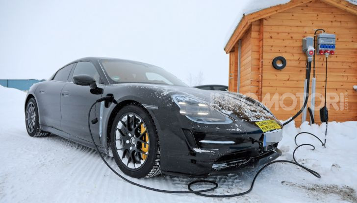 Porsche Taycan, questo il nome della 100% elettrica Mission E - Foto 31 di 38
