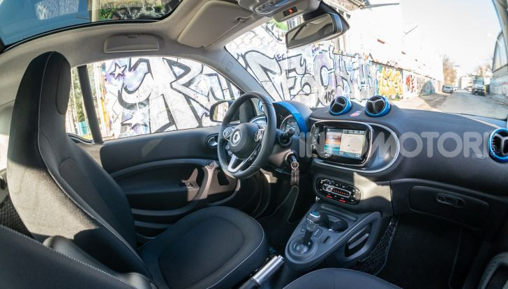 Prova Smart EQ fortwo: tutti i pregi della Smart con i vantaggi dell’elettrico - Foto 30 di 53