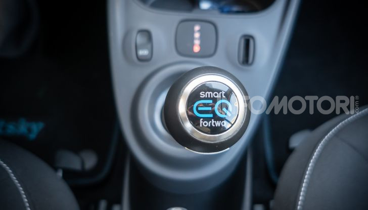 Prova Smart EQ fortwo: tutti i pregi della Smart con i vantaggi dell’elettrico - Foto 39 di 53