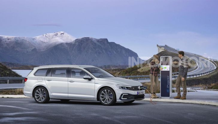 Volkswagen Passat 2019, nuovo design e motori - Foto 25 di 41