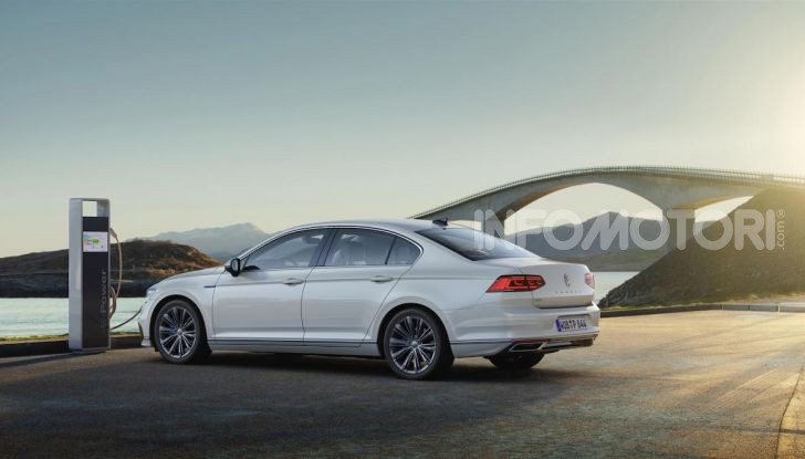 Volkswagen Passat 2019, nuovo design e motori - Foto 27 di 41