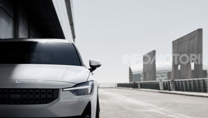 Polestar 2: caratteristiche, autonomia e prezzi del crossover elettrico - Foto 4 di 31