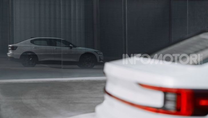Polestar 2: caratteristiche, autonomia e prezzi del crossover elettrico - Foto 3 di 31