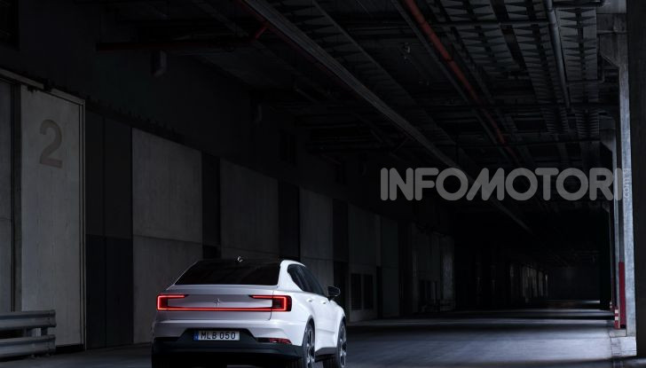 Polestar 2: caratteristiche, autonomia e prezzi del crossover elettrico - Foto 29 di 31