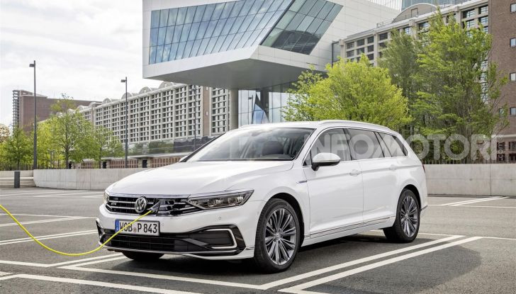 Volkswagen Passat 2019, nuovo design e motori - Foto 13 di 41