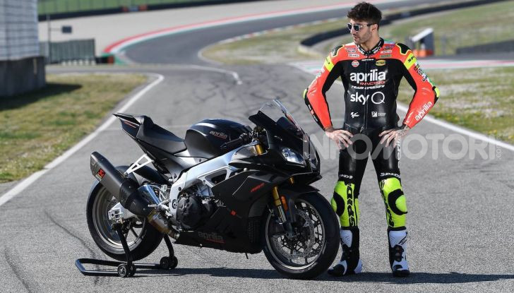 Aprilia presenta al Mugello la RSV4 X: 225 cv e soli 165 kg di peso - Foto 2 di 9