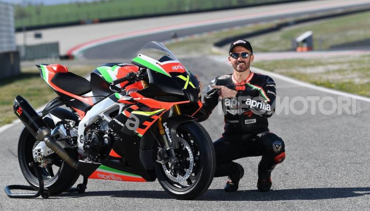 Aprilia presenta al Mugello la RSV4 X: 225 cv e soli 165 kg di peso - Foto 4 di 9