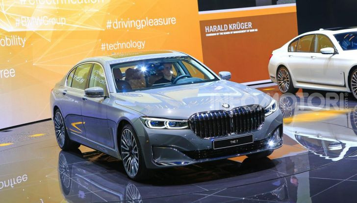 Nuova BMW Serie 7 2019: un restyling imperioso per l’ammiraglia tedesca - Foto 4 di 43