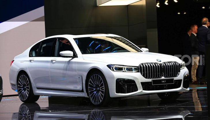 Nuova BMW Serie 7 2019: un restyling imperioso per l’ammiraglia tedesca - Foto 2 di 43