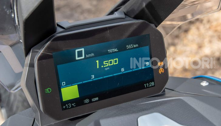 Comparativa scooter 400: Suzuki Burgman, Yamaha XMAX e BMW C400X - Foto 10 di 61