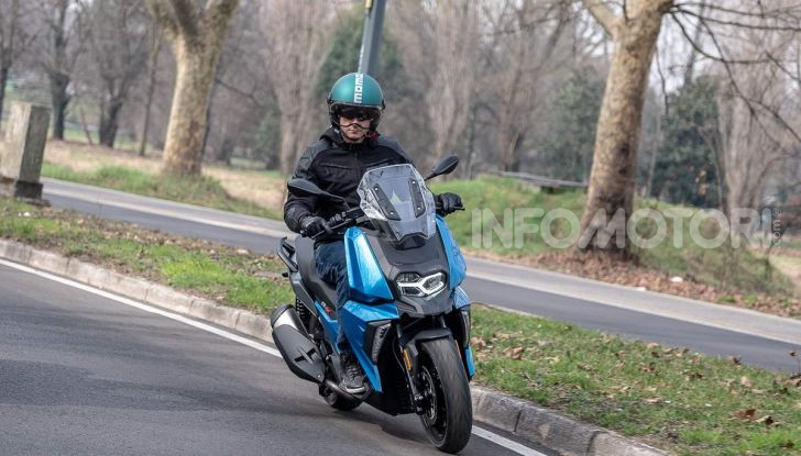 Comparativa scooter 400: Suzuki Burgman, Yamaha XMAX e BMW C400X - Foto 16 di 61