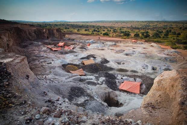Amnesty International, le auto elettriche richiedono sfruttamento umano - Foto 4 di 9