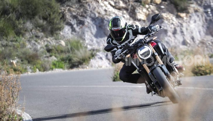 Prova su strada Honda CB650R e CBR650R 2019, caratteristiche, prezzi ed opinioni - Foto 13 di 78