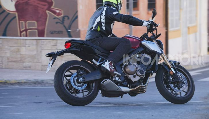 Prova su strada Honda CB650R e CBR650R 2019, caratteristiche, prezzi ed opinioni - Foto 25 di 78