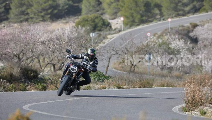 Prova su strada Honda CB650R e CBR650R 2019, caratteristiche, prezzi ed opinioni - Foto 30 di 78