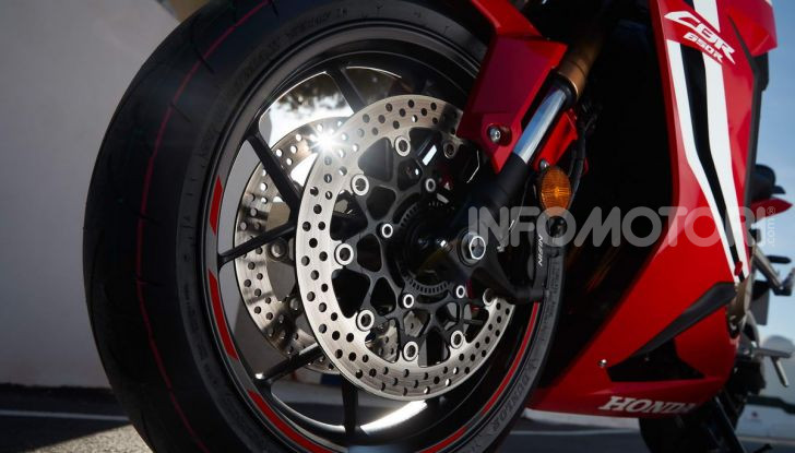 Prova su strada Honda CB650R e CBR650R 2019, caratteristiche, prezzi ed opinioni - Foto 44 di 78