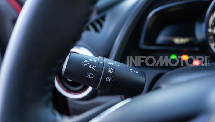 Prova Mazda CX-3 con il benzina da 121CV: tanto divertimento e stile! - Foto 17 di 36