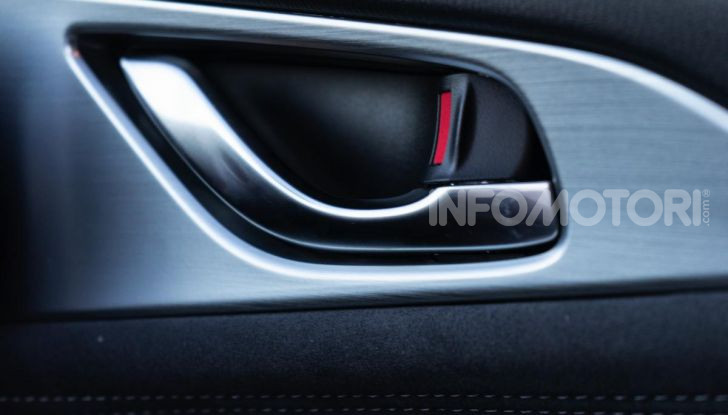 Prova Mazda CX-3 con il benzina da 121CV: tanto divertimento e stile! - Foto 22 di 36