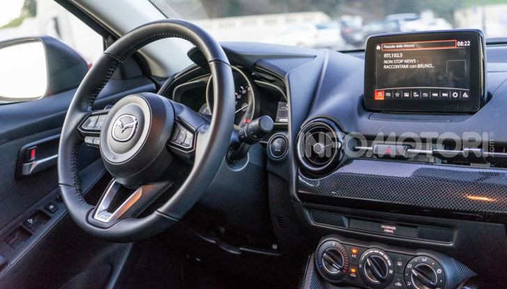 Prova nuova Mazda2: la leggerezza dell’1.5 Skyactiv-G da 90CV a benzina - Foto 8 di 26