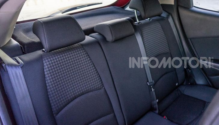Prova nuova Mazda2: la leggerezza dell’1.5 Skyactiv-G da 90CV a benzina - Foto 17 di 26