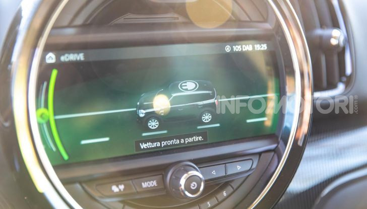 Prova MINI Countryman ibrida plug-in 2019: 224CV per risparmiare - Foto 47 di 57