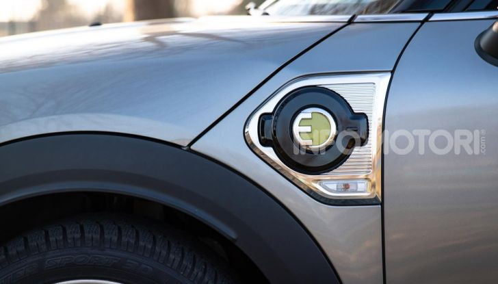 Prova MINI Countryman ibrida plug-in 2019: 224CV per risparmiare - Foto 5 di 57