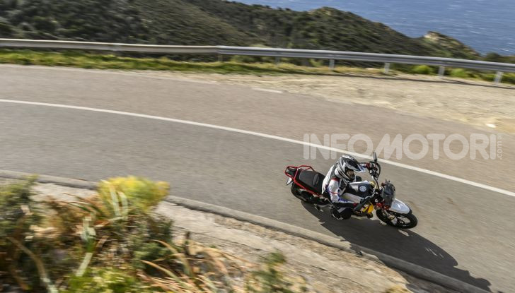 Moto Guzzi V85TT: tutte le novità della versione 2021 - Foto 10 di 116