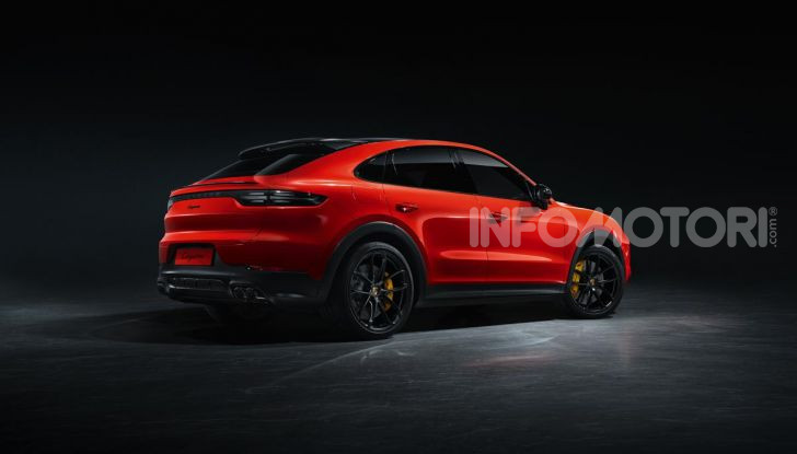 Porsche Cayenne Coupé Turbo 2019: più sportività per il SUV Premium - Foto 3 di 9