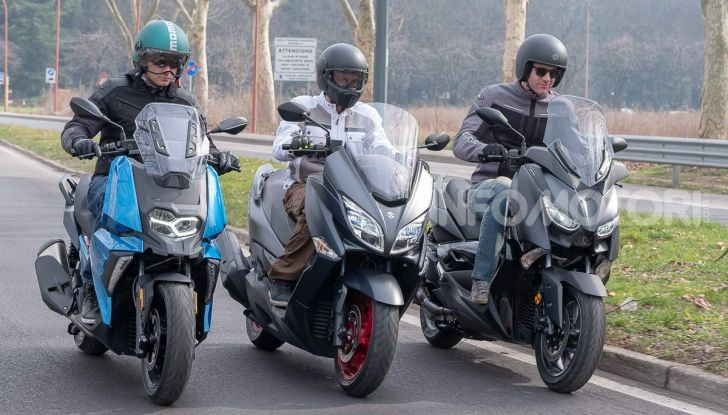Comparativa scooter 400: Suzuki Burgman, Yamaha XMAX e BMW C400X - Foto 21 di 61