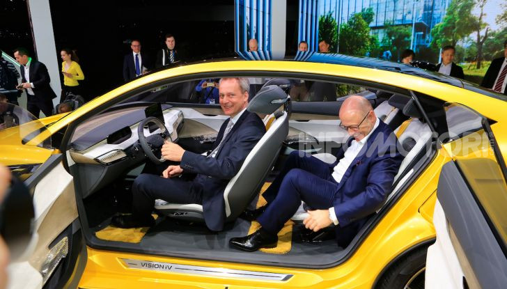 Skoda Vision iV: a Ginevra arriva l’auto elettrica del futuro - Foto 10 di 35