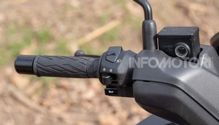 Comparativa scooter 400: Suzuki Burgman, Yamaha XMAX e BMW C400X - Foto 39 di 61