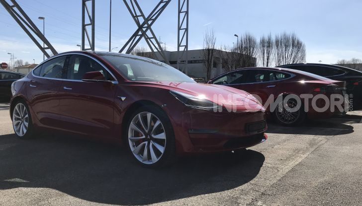 Una Tesla Model 3 a Capo Nord per testare la batteria - Foto 5 di 9