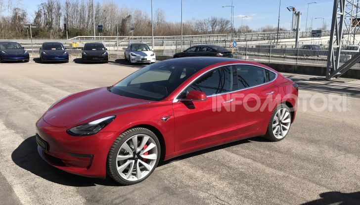 Una Tesla Model 3 a Capo Nord per testare la batteria - Foto 4 di 9