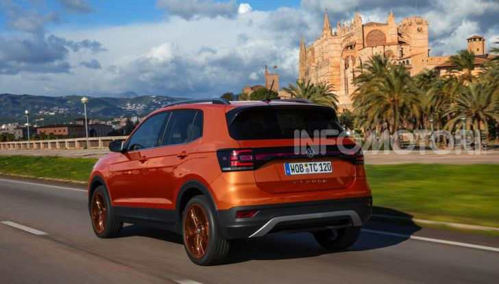 [VIDEO] Prova Volkswagen T-Cross: il crossover comodo per far viaggiare il mercato - Foto 27 di 35