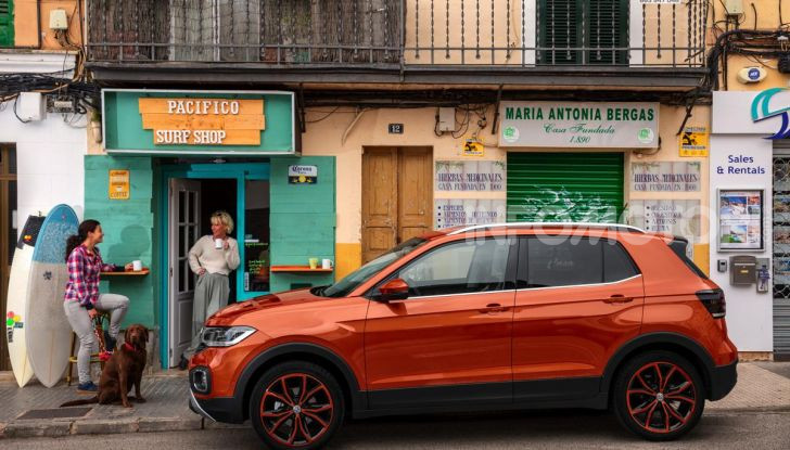 [VIDEO] Prova Volkswagen T-Cross: il crossover comodo per far viaggiare il mercato - Foto 2 di 35