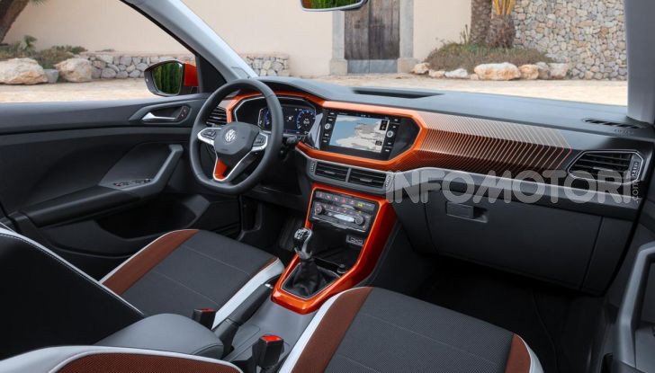 [VIDEO] Prova Volkswagen T-Cross: il crossover comodo per far viaggiare il mercato - Foto 22 di 35