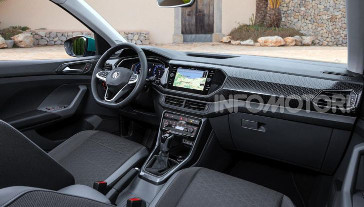[VIDEO] Prova Volkswagen T-Cross: il crossover comodo per far viaggiare il mercato - Foto 7 di 35