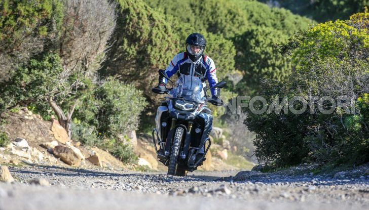 BMW F850 GS Adventure: prezzo, prova e caratteristiche del modello 2019 - Foto 30 di 74
