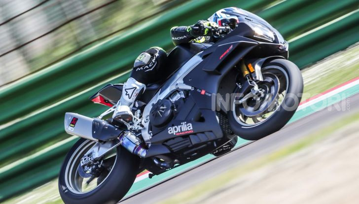 Test in pista Aprilia RSV4 Factory 1100, invecchiando migliora più di un buon vino! - Foto 2 di 65